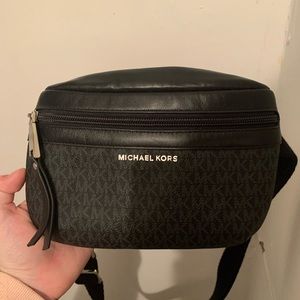 Michael kors fanny pack